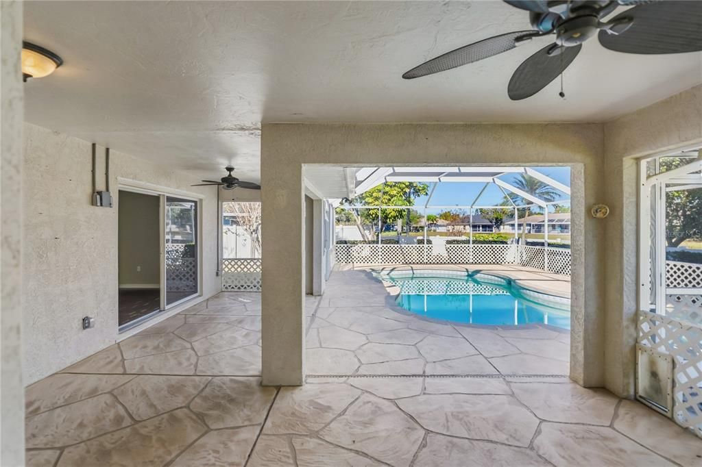 待售: $425,000 (3 贝兹, 2 浴室, 2112 平方英尺)