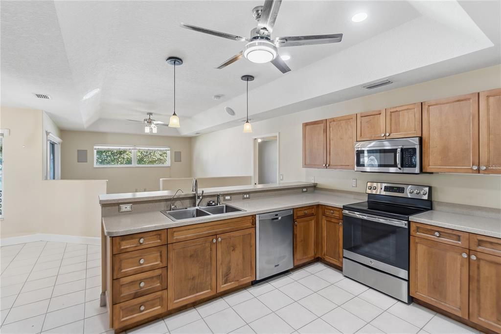 待售: $425,000 (3 贝兹, 2 浴室, 2112 平方英尺)