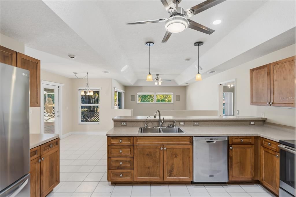 待售: $425,000 (3 贝兹, 2 浴室, 2112 平方英尺)