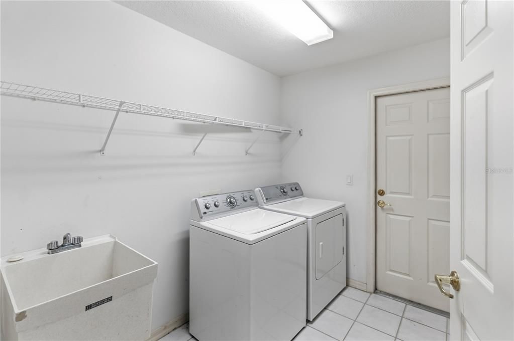 待售: $425,000 (3 贝兹, 2 浴室, 2112 平方英尺)