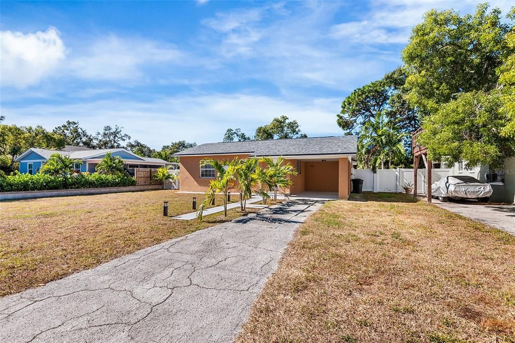 For Rent: $2,700 (3 beds, 1 baths, 1158 Square Feet)