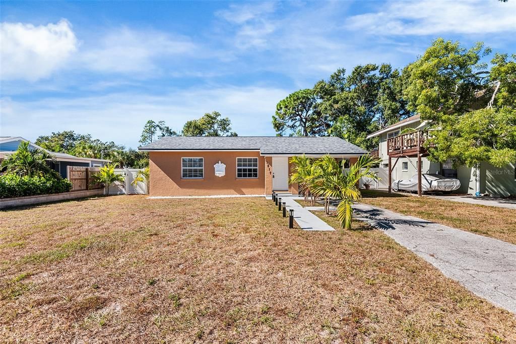 For Rent: $2,700 (3 beds, 1 baths, 1158 Square Feet)