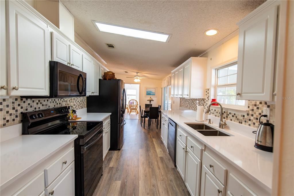 待售: $280,000 (2 贝兹, 2 浴室, 1296 平方英尺)