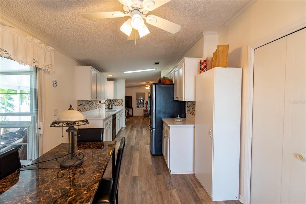 待售: $280,000 (2 贝兹, 2 浴室, 1296 平方英尺)