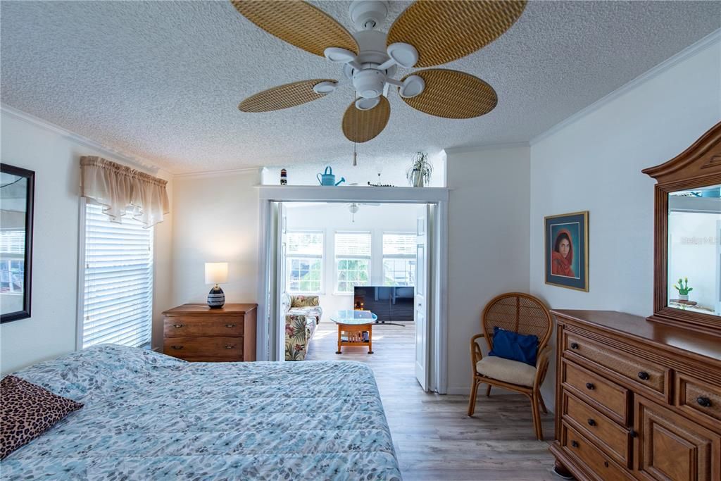 待售: $280,000 (2 贝兹, 2 浴室, 1296 平方英尺)