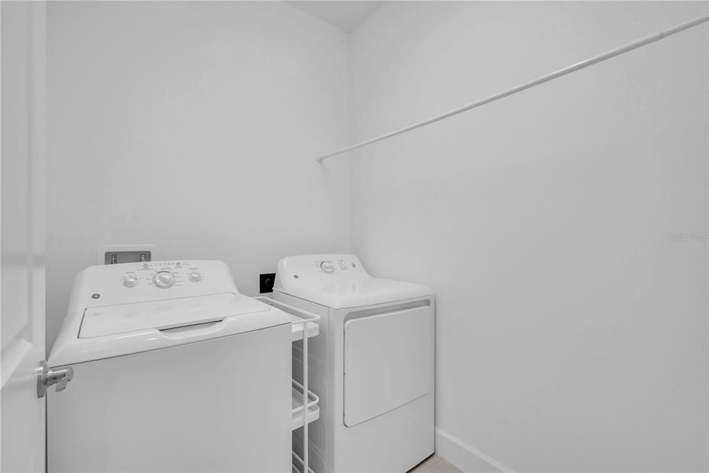 合同活跃: $379,000 (2 贝兹, 2 浴室, 1686 平方英尺)