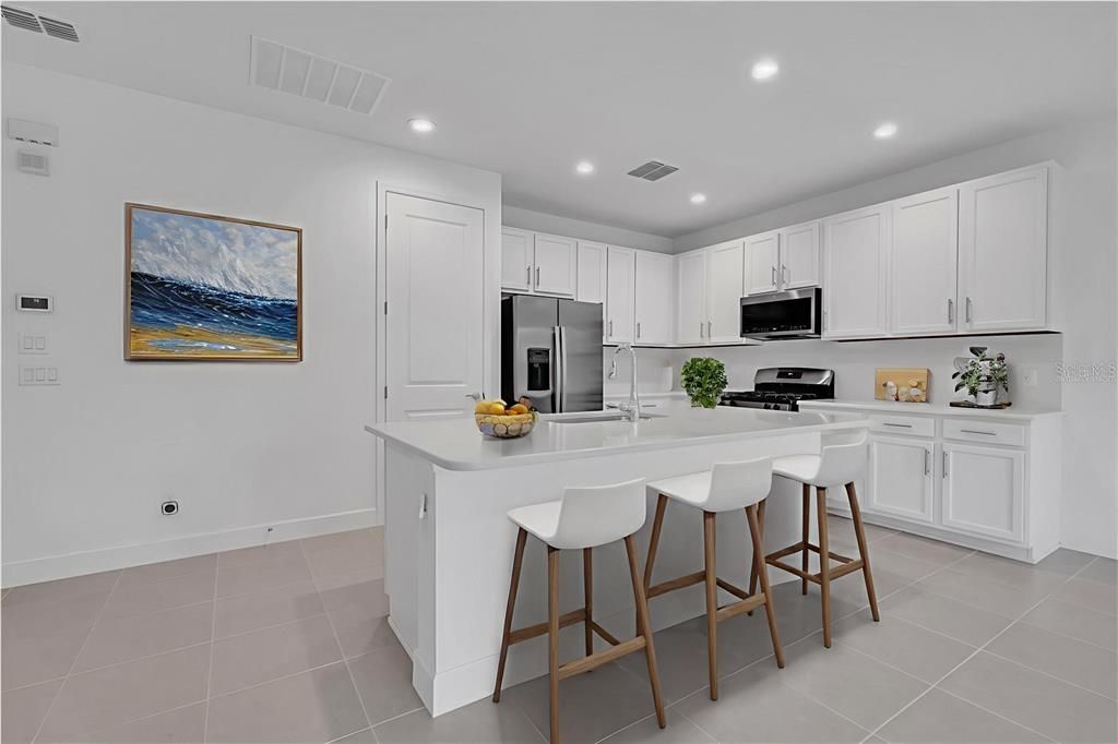 合同活跃: $379,000 (2 贝兹, 2 浴室, 1686 平方英尺)