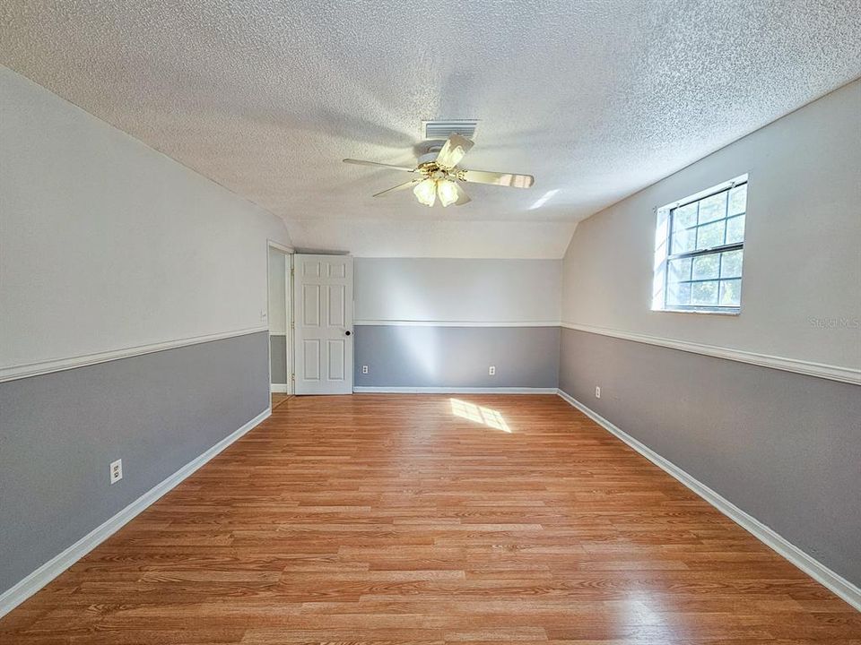 Под контрактом: $464,900 (4 спален, 3 ванн, 2644 Квадратных фут)