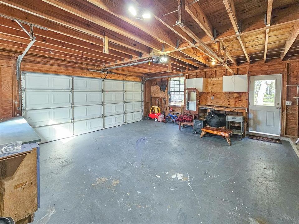 Под контрактом: $464,900 (4 спален, 3 ванн, 2644 Квадратных фут)