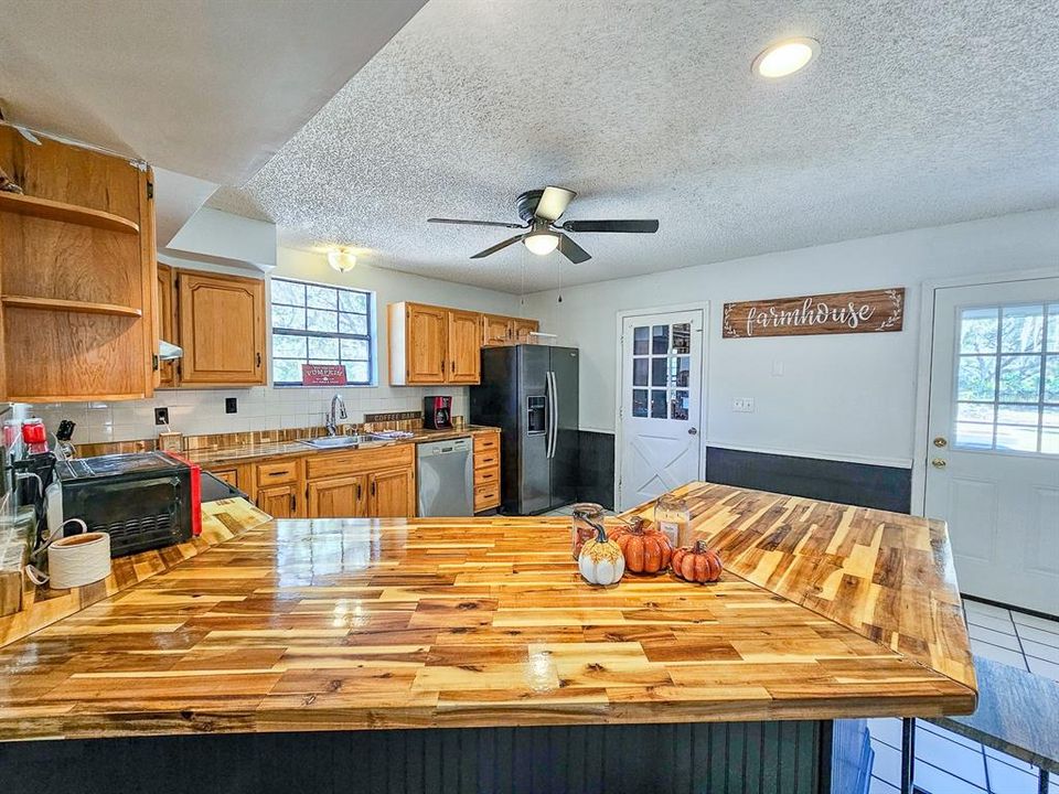 Под контрактом: $464,900 (4 спален, 3 ванн, 2644 Квадратных фут)