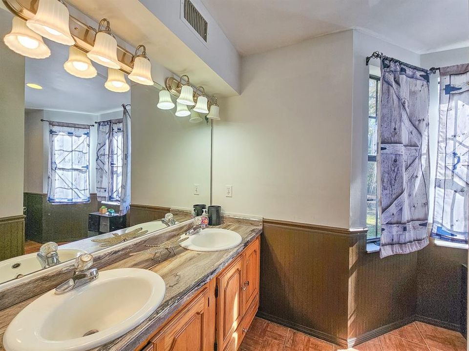 Под контрактом: $464,900 (4 спален, 3 ванн, 2644 Квадратных фут)