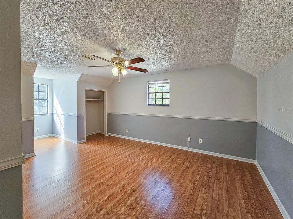 Под контрактом: $464,900 (4 спален, 3 ванн, 2644 Квадратных фут)