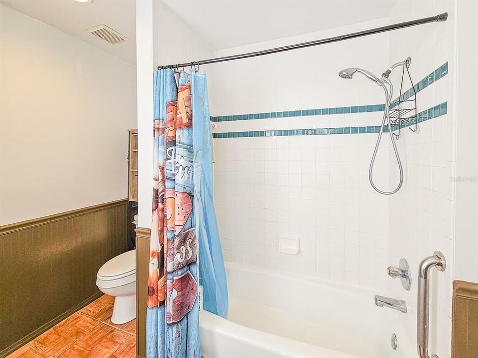 Под контрактом: $464,900 (4 спален, 3 ванн, 2644 Квадратных фут)