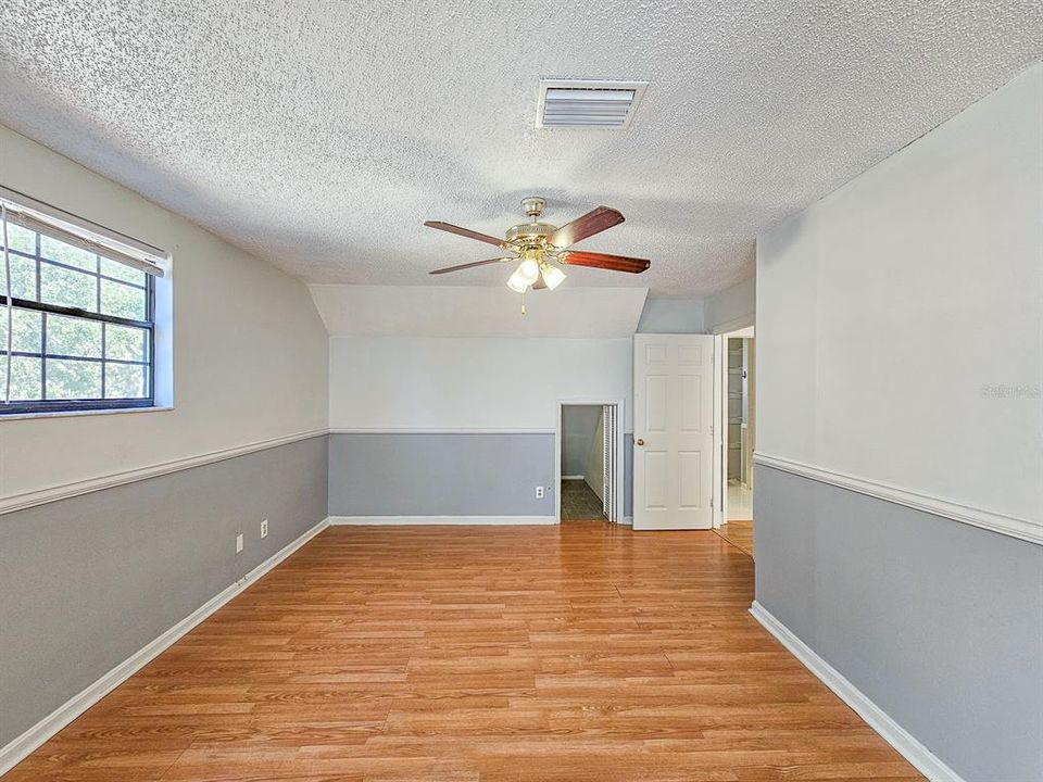 Под контрактом: $464,900 (4 спален, 3 ванн, 2644 Квадратных фут)