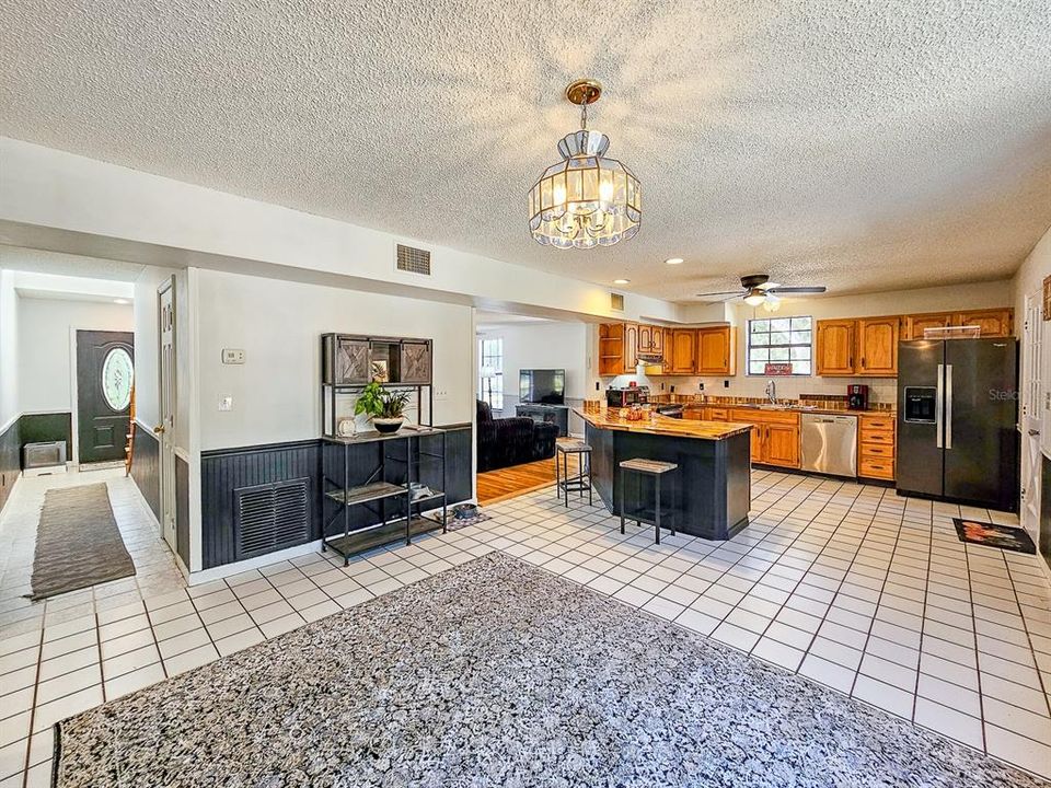 Под контрактом: $464,900 (4 спален, 3 ванн, 2644 Квадратных фут)