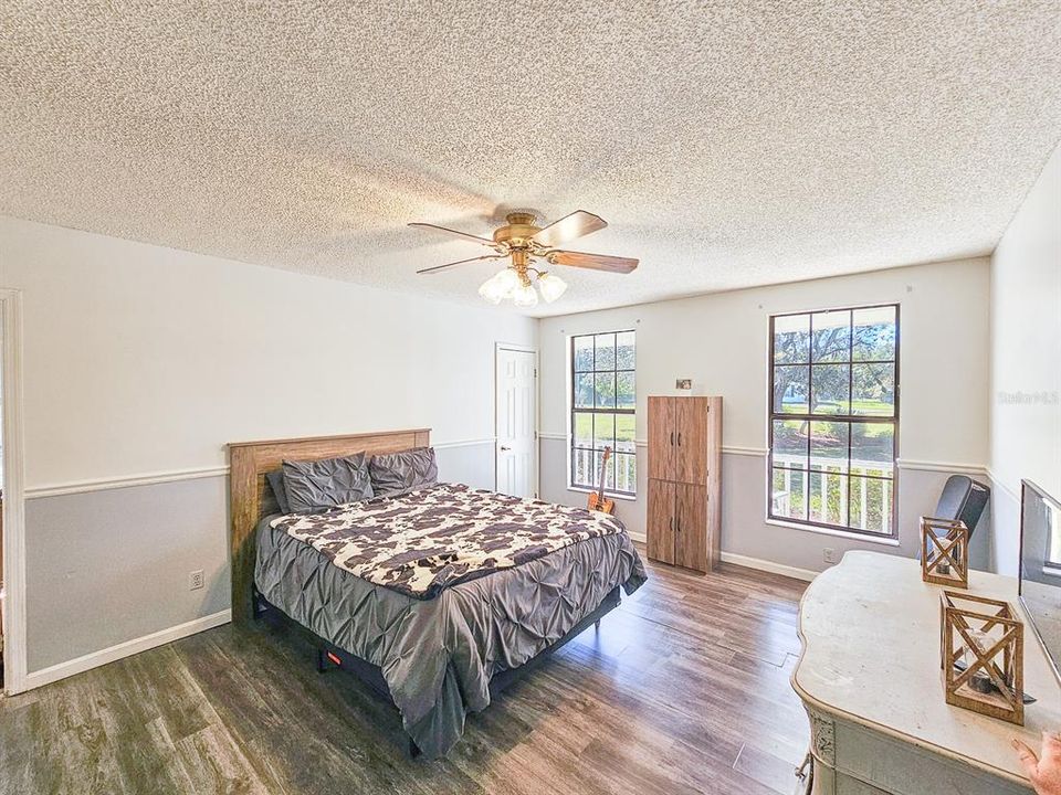 Под контрактом: $464,900 (4 спален, 3 ванн, 2644 Квадратных фут)