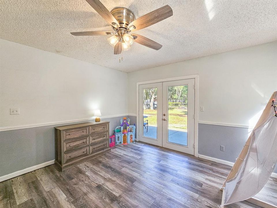 Под контрактом: $464,900 (4 спален, 3 ванн, 2644 Квадратных фут)