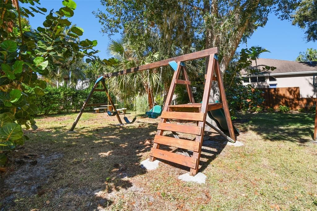 Active With Contract: $535,000 (4 beds, 2 baths, 2134 Square Feet)