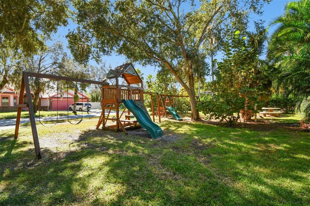 Active With Contract: $535,000 (4 beds, 2 baths, 2134 Square Feet)