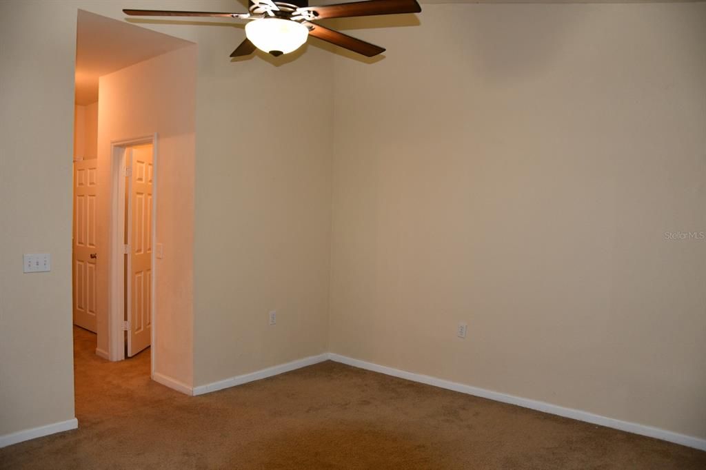 На продажу: $199,900 (2 спален, 2 ванн, 1275 Квадратных фут)