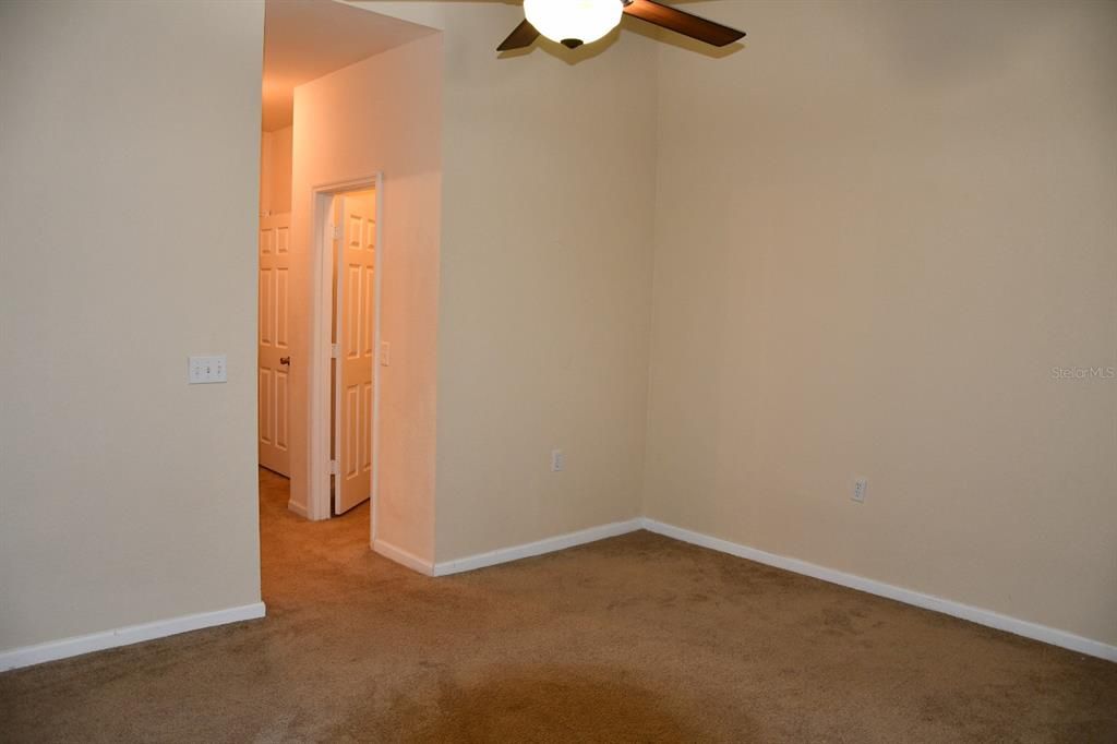 На продажу: $199,900 (2 спален, 2 ванн, 1275 Квадратных фут)