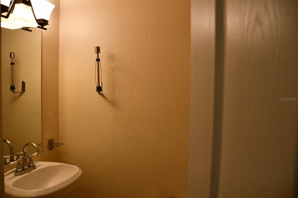 На продажу: $199,900 (2 спален, 2 ванн, 1275 Квадратных фут)