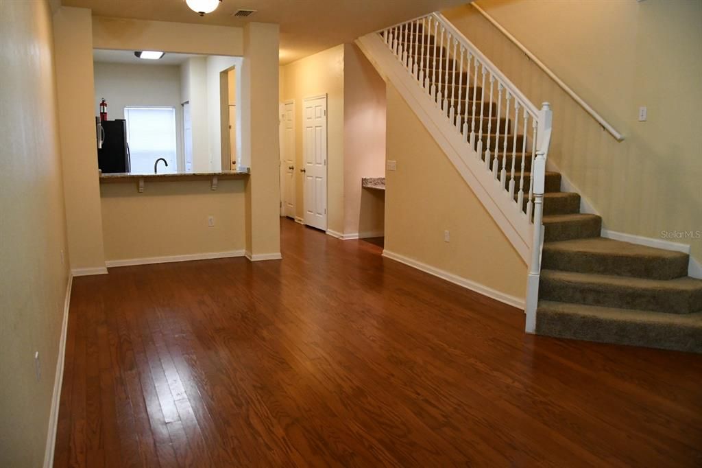 На продажу: $199,900 (2 спален, 2 ванн, 1275 Квадратных фут)