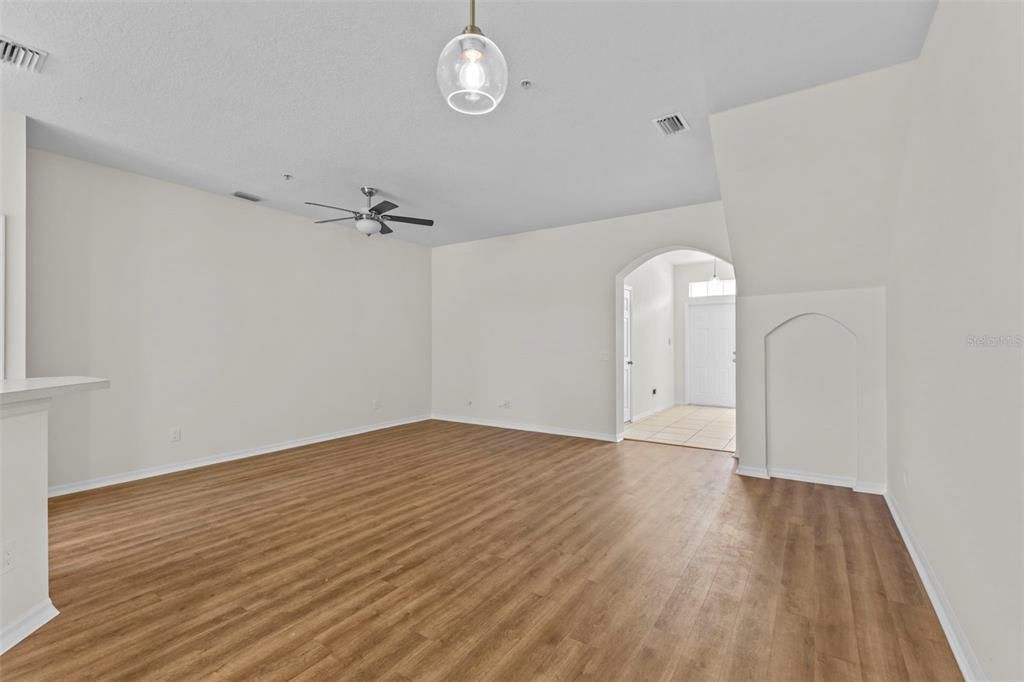 For Sale: $319,000 (3 beds, 2 baths, 1487 Square Feet)