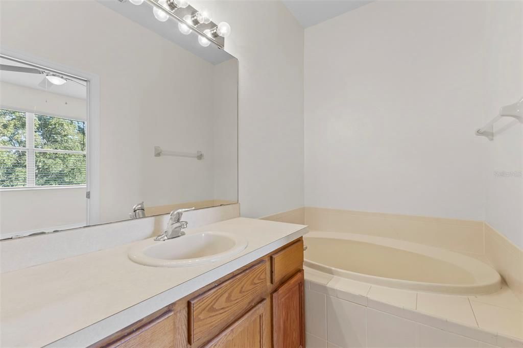 For Sale: $319,000 (3 beds, 2 baths, 1487 Square Feet)