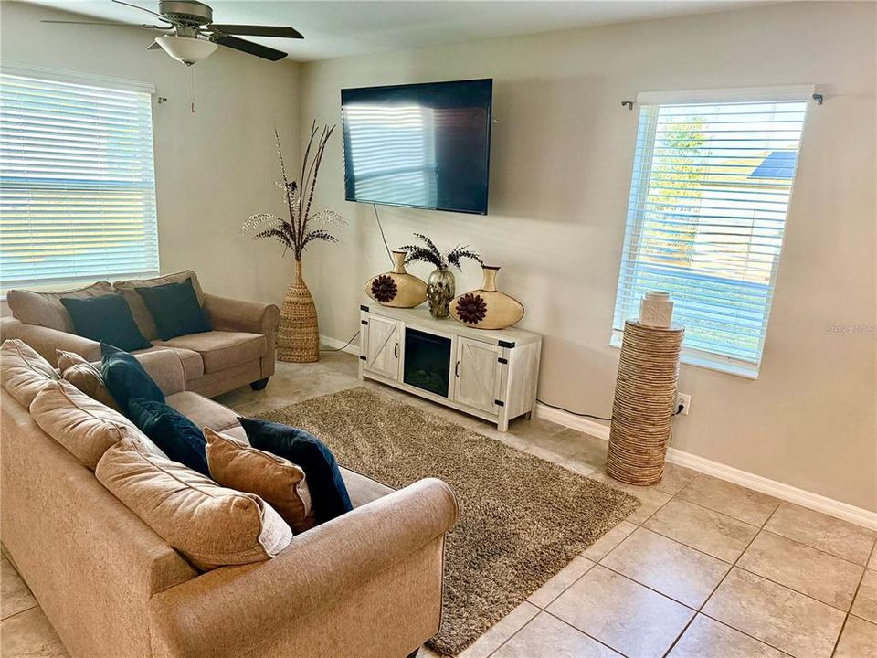 For Sale: $344,999 (4 beds, 2 baths, 1920 Square Feet)