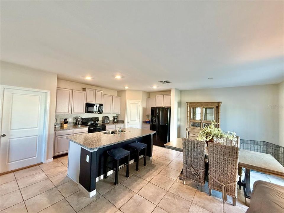 For Sale: $344,999 (4 beds, 2 baths, 1920 Square Feet)