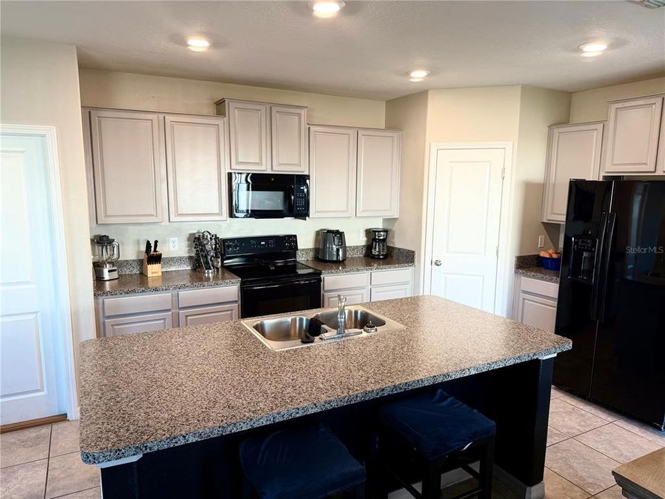 For Sale: $344,999 (4 beds, 2 baths, 1920 Square Feet)