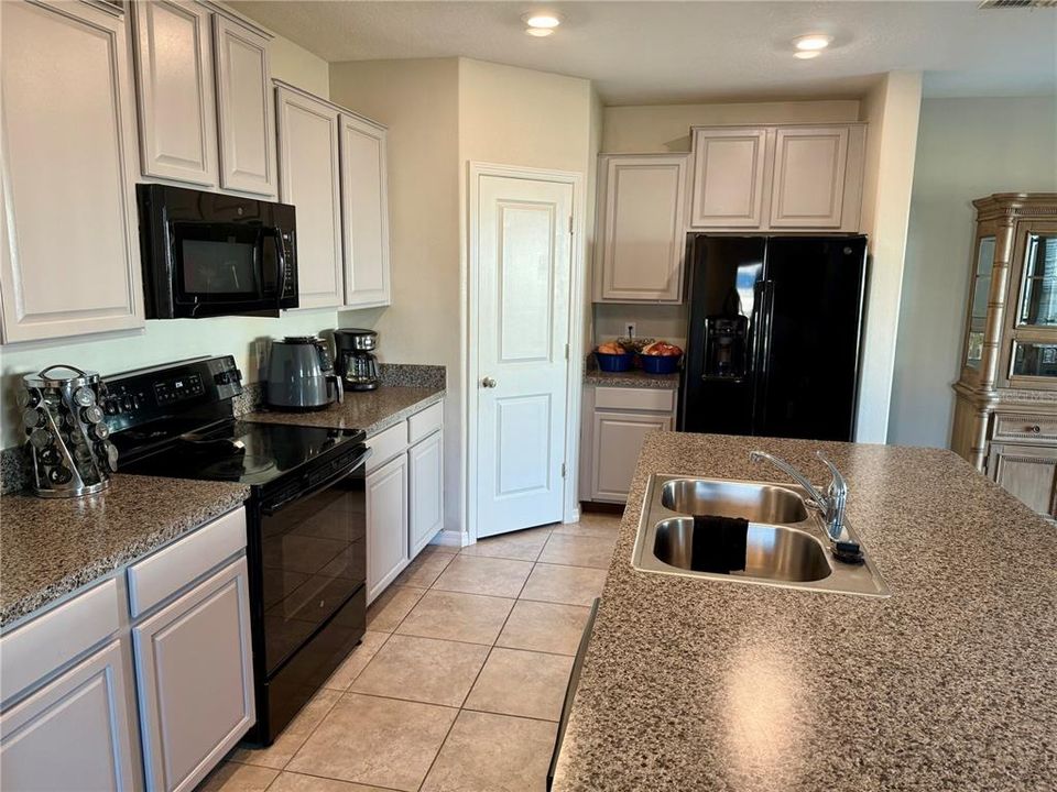 For Sale: $344,999 (4 beds, 2 baths, 1920 Square Feet)