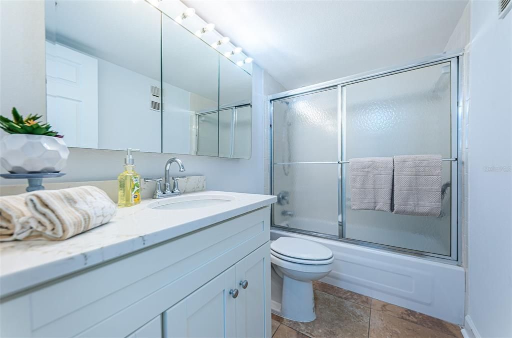 For Sale: $320,000 (2 beds, 2 baths, 1110 Square Feet)