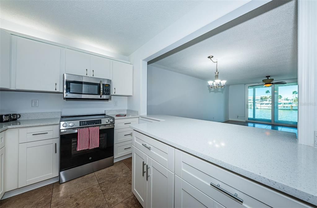 For Sale: $320,000 (2 beds, 2 baths, 1110 Square Feet)