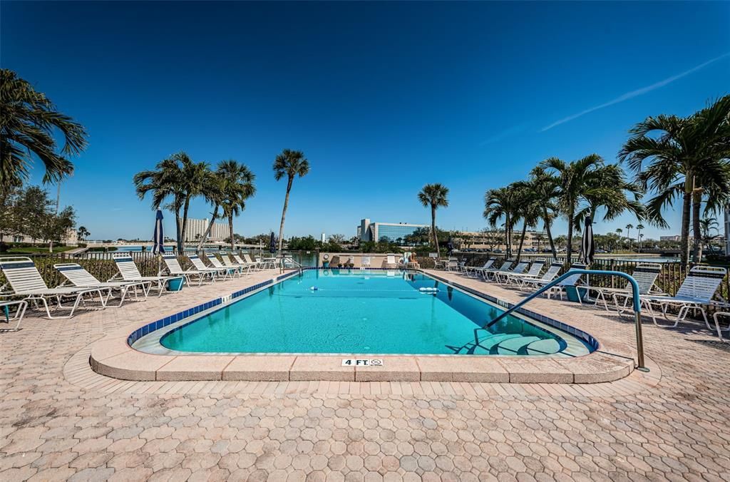 For Sale: $320,000 (2 beds, 2 baths, 1110 Square Feet)