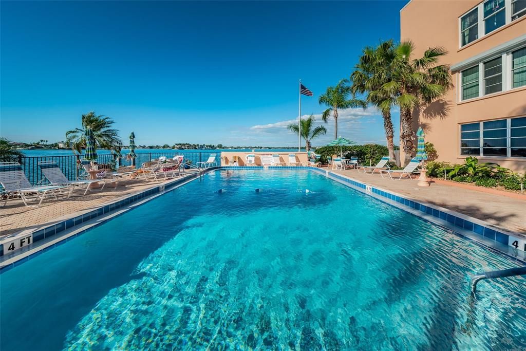 For Sale: $320,000 (2 beds, 2 baths, 1110 Square Feet)