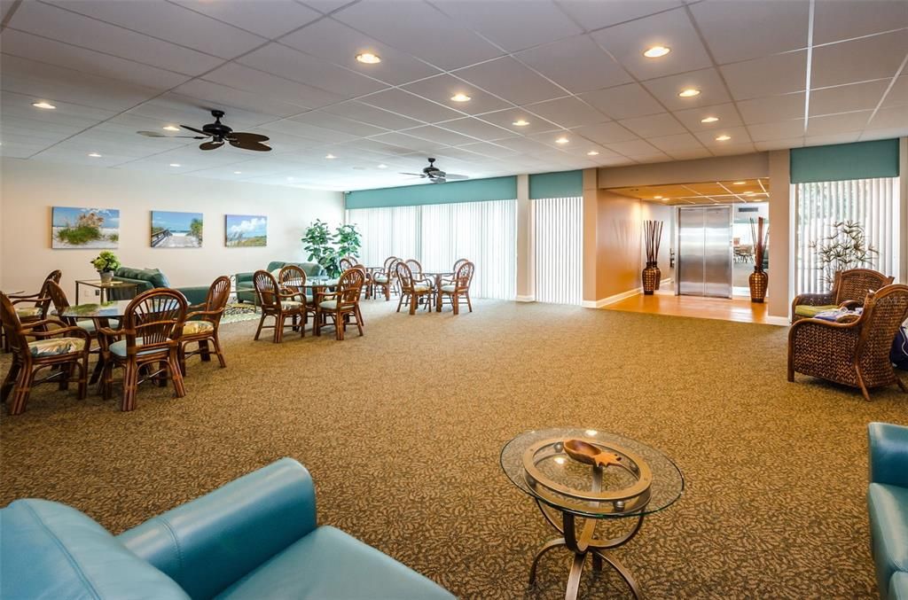 For Sale: $320,000 (2 beds, 2 baths, 1110 Square Feet)