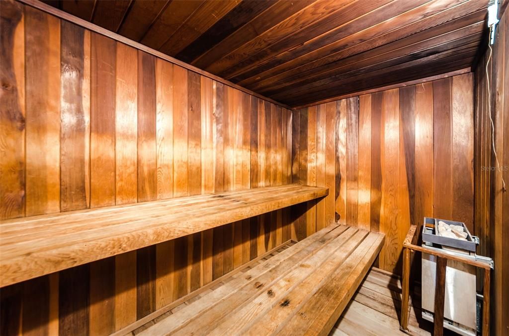 For Sale: $320,000 (2 beds, 2 baths, 1110 Square Feet)