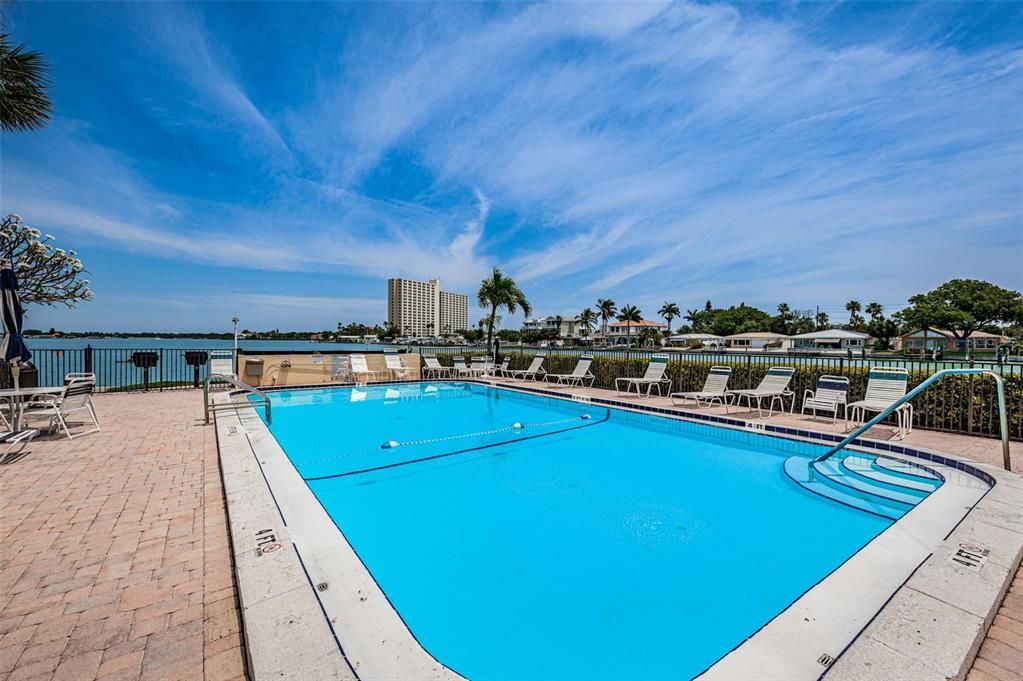 For Sale: $320,000 (2 beds, 2 baths, 1110 Square Feet)