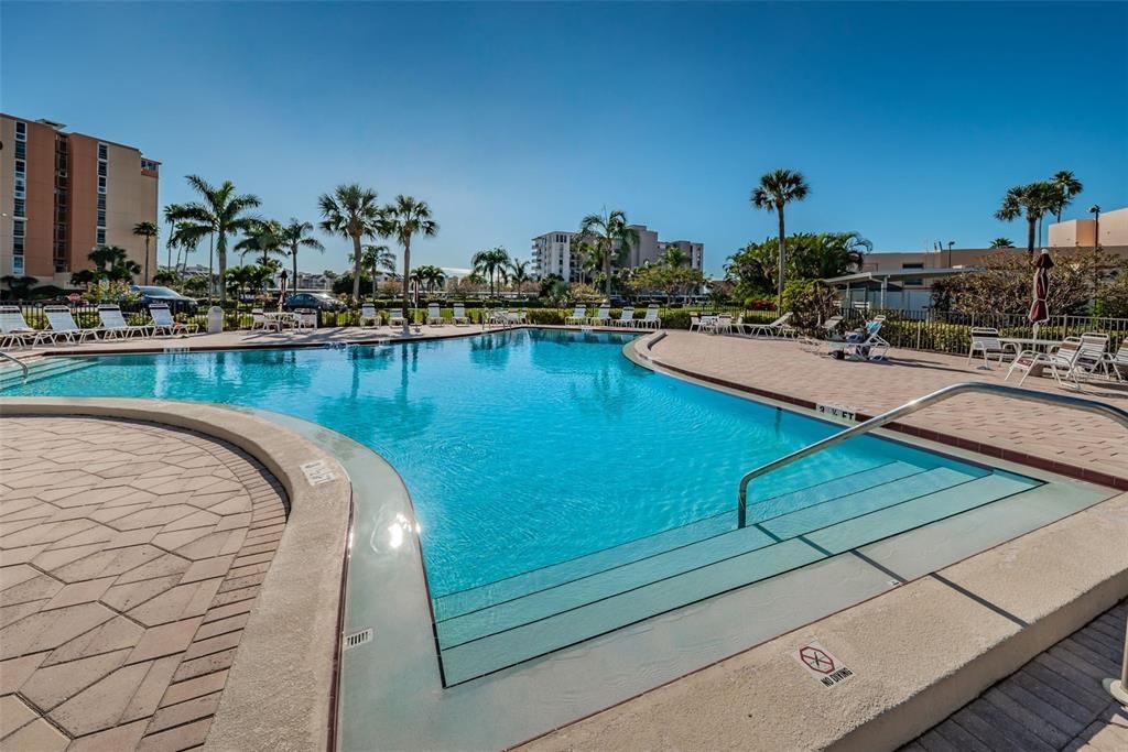 For Sale: $320,000 (2 beds, 2 baths, 1110 Square Feet)