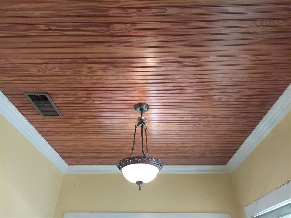 合同活跃: $200,000 (2 贝兹, 1 浴室, 1198 平方英尺)