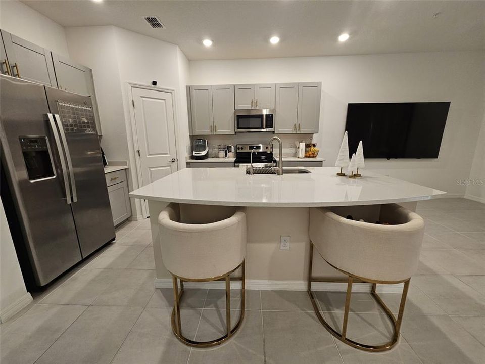 На продажу: $325,000 (3 спален, 2 ванн, 1370 Квадратных фут)