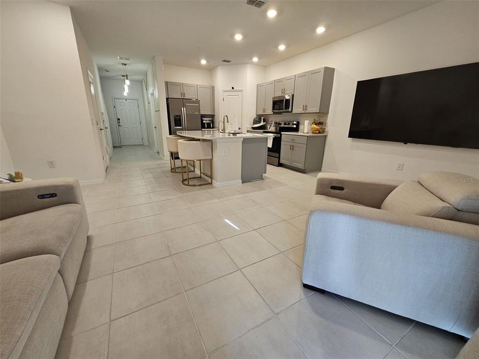 На продажу: $325,000 (3 спален, 2 ванн, 1370 Квадратных фут)