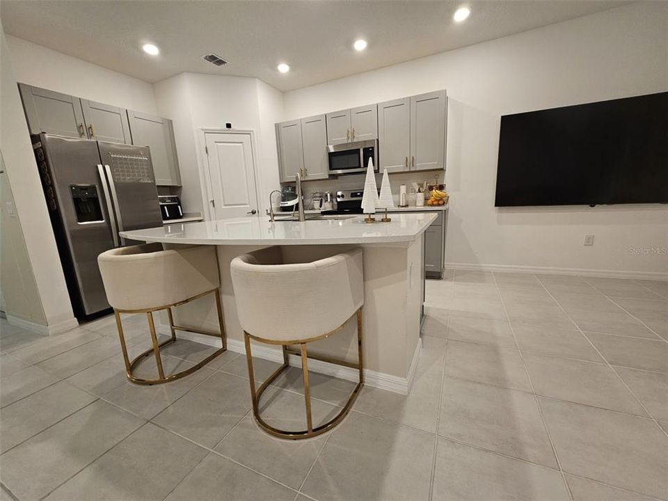 На продажу: $325,000 (3 спален, 2 ванн, 1370 Квадратных фут)