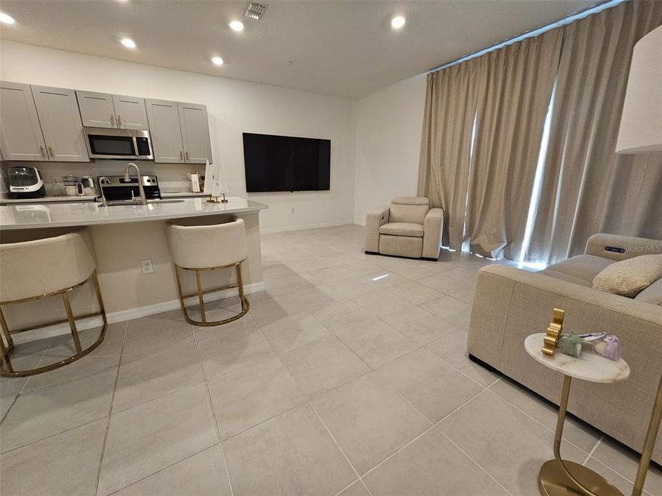 На продажу: $325,000 (3 спален, 2 ванн, 1370 Квадратных фут)