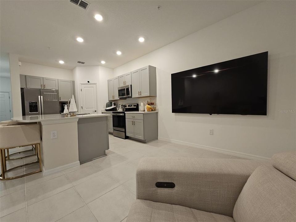 На продажу: $325,000 (3 спален, 2 ванн, 1370 Квадратных фут)