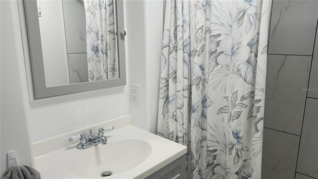 На продажу: $116,500 (2 спален, 2 ванн, 864 Квадратных фут)