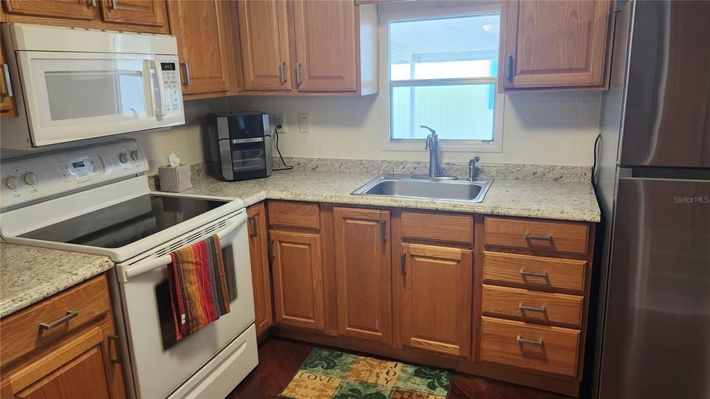 На продажу: $116,500 (2 спален, 2 ванн, 864 Квадратных фут)