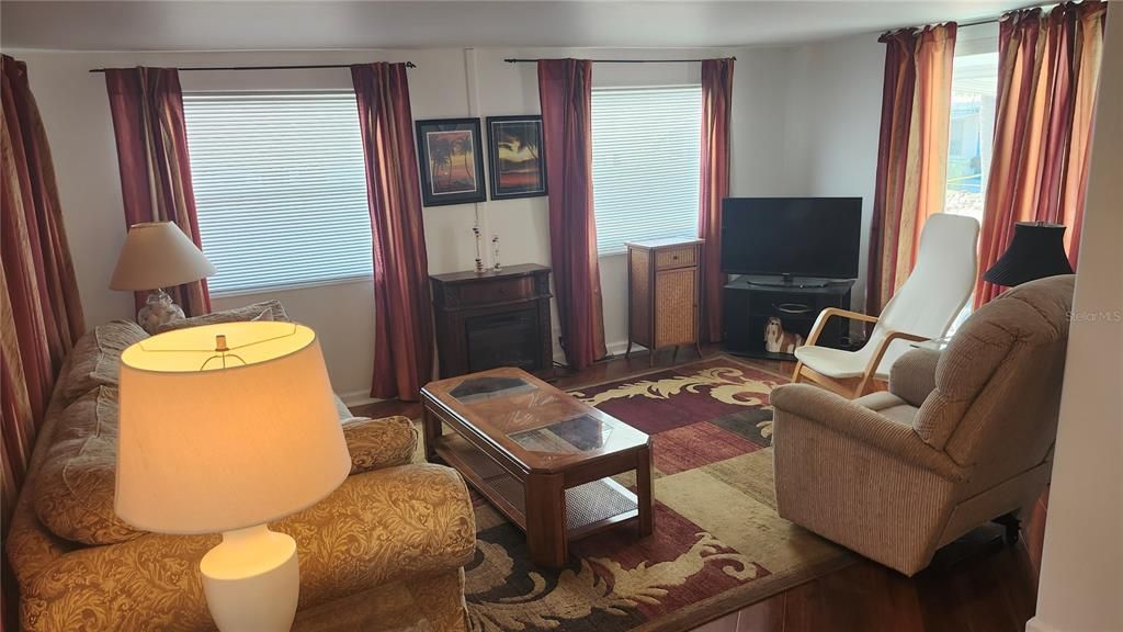 На продажу: $116,500 (2 спален, 2 ванн, 864 Квадратных фут)